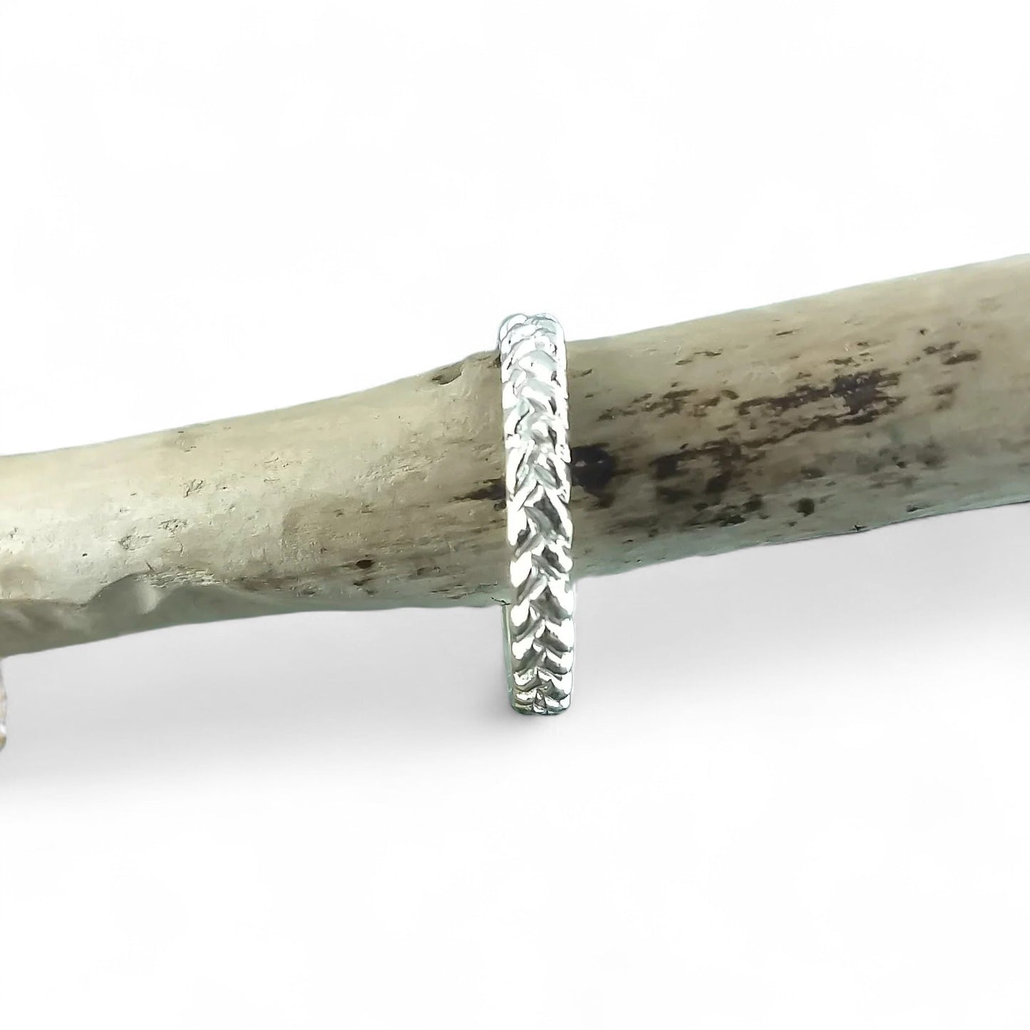 Petite bague tressée en argent sterling par Sonia Imbeault