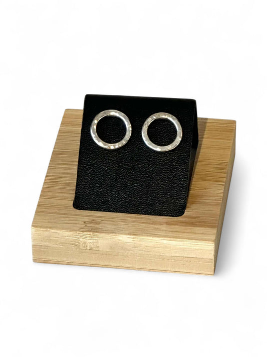 Boucles d'oreilles cercles martelées par Sonia Imbeault
