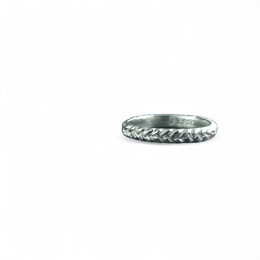 Petite bague tressée en argent sterling par Sonia Imbeault
