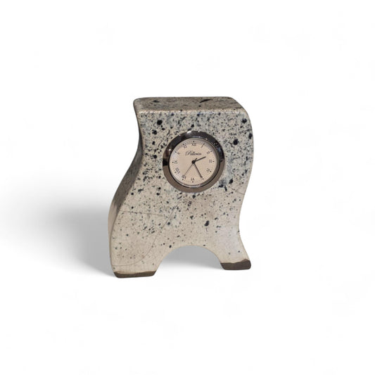 Splash 1 - Horloge blanche giclée en céramique par Karine Pellerin