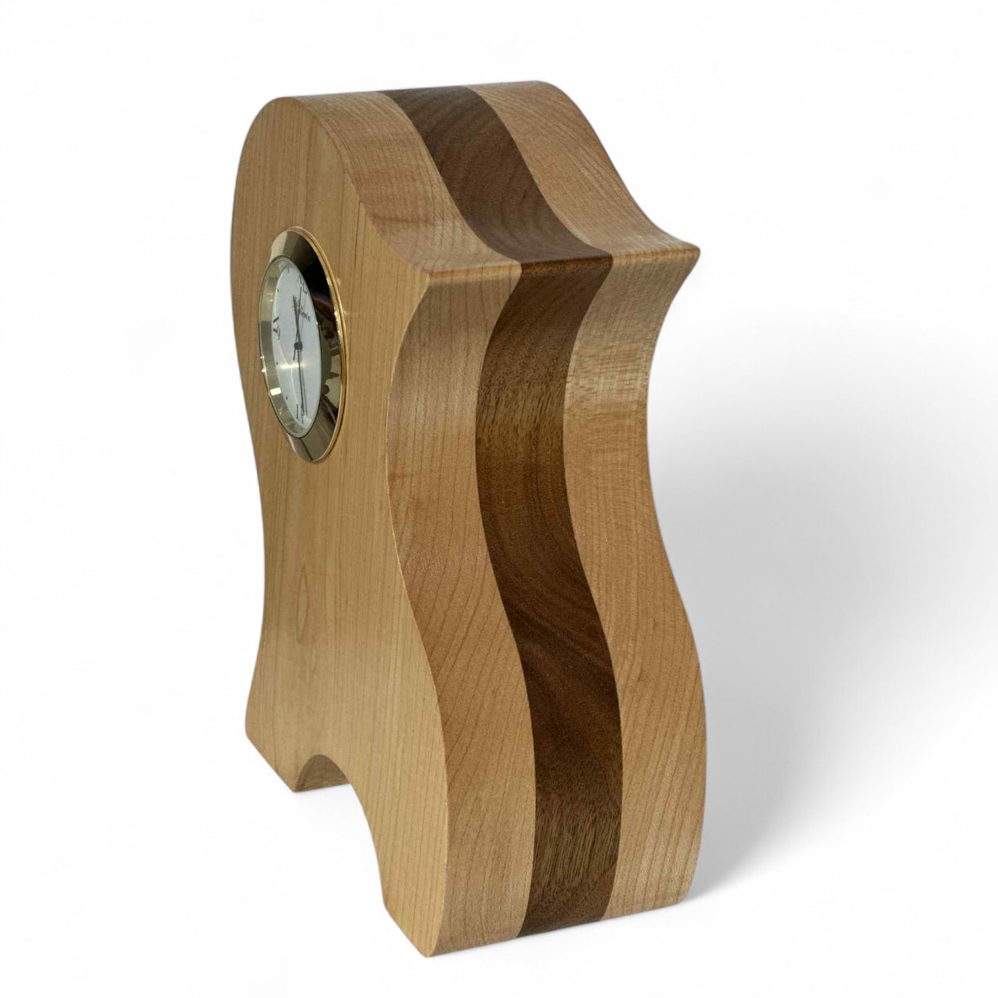 Horloge en bois massif par Karine Pellerin