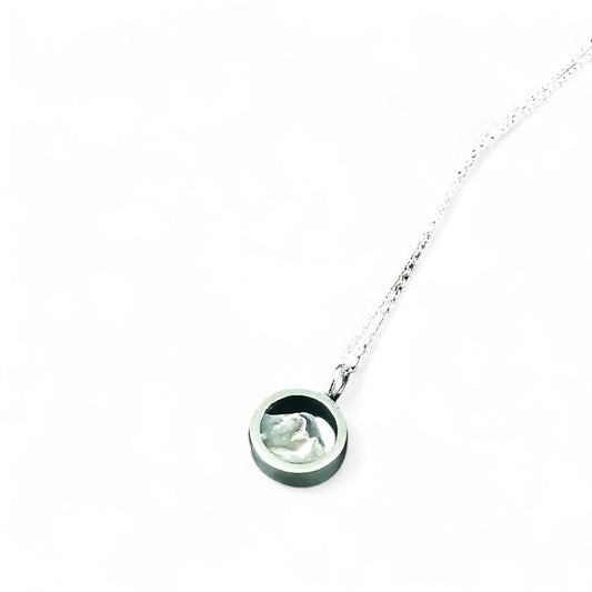 Petit pendentif montagne en argent sterling par Sonia Imbeault