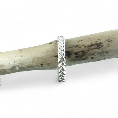 Petite bague tressée en argent sterling par Sonia Imbeault