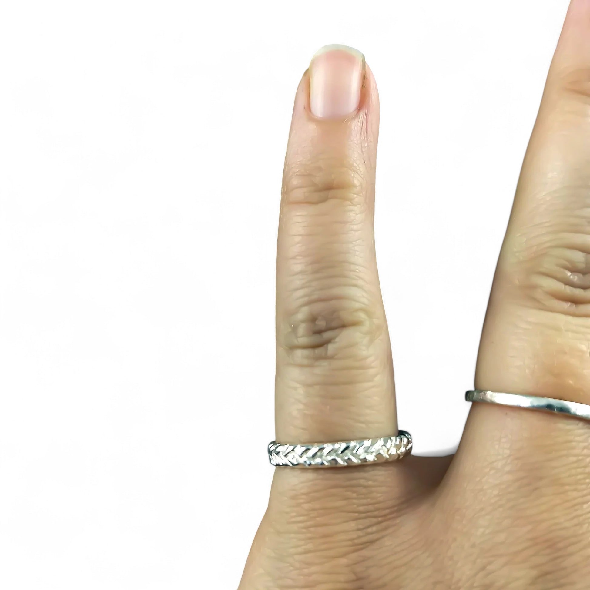 Petite bague tressée en argent sterling par Sonia Imbeault