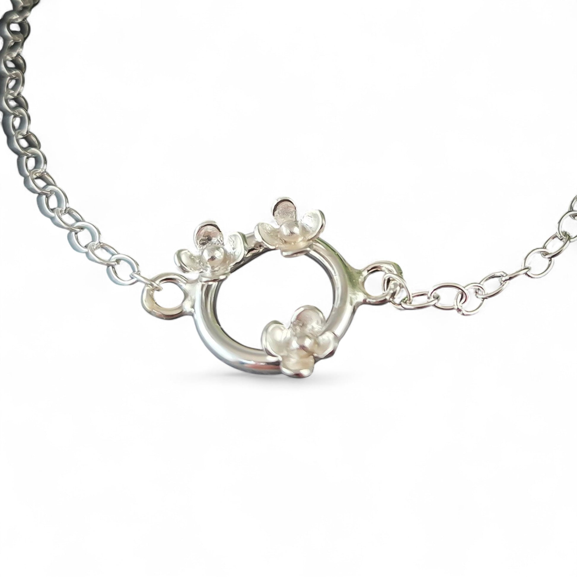 Bracelet ajustable en argent sterling Fleur de Lilas par Sonia Imbeault