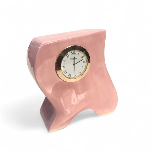 Rosalie - Horloge rose en céramique par Karine Pellerin