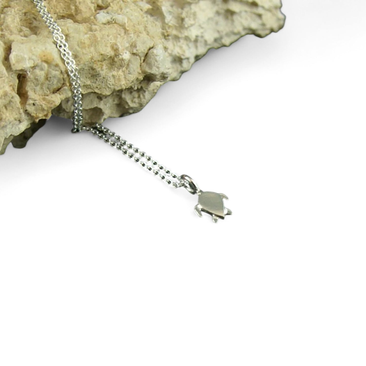 Petit pendentif tortue en argent sterling par Sonia Imbeault