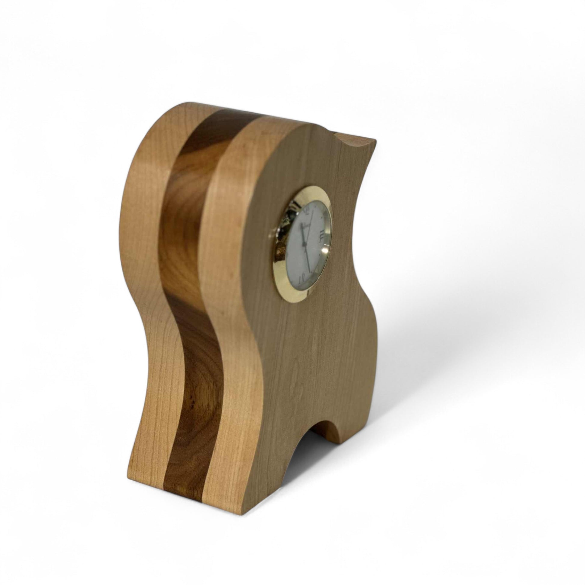 Horloge en bois massif par Karine Pellerin