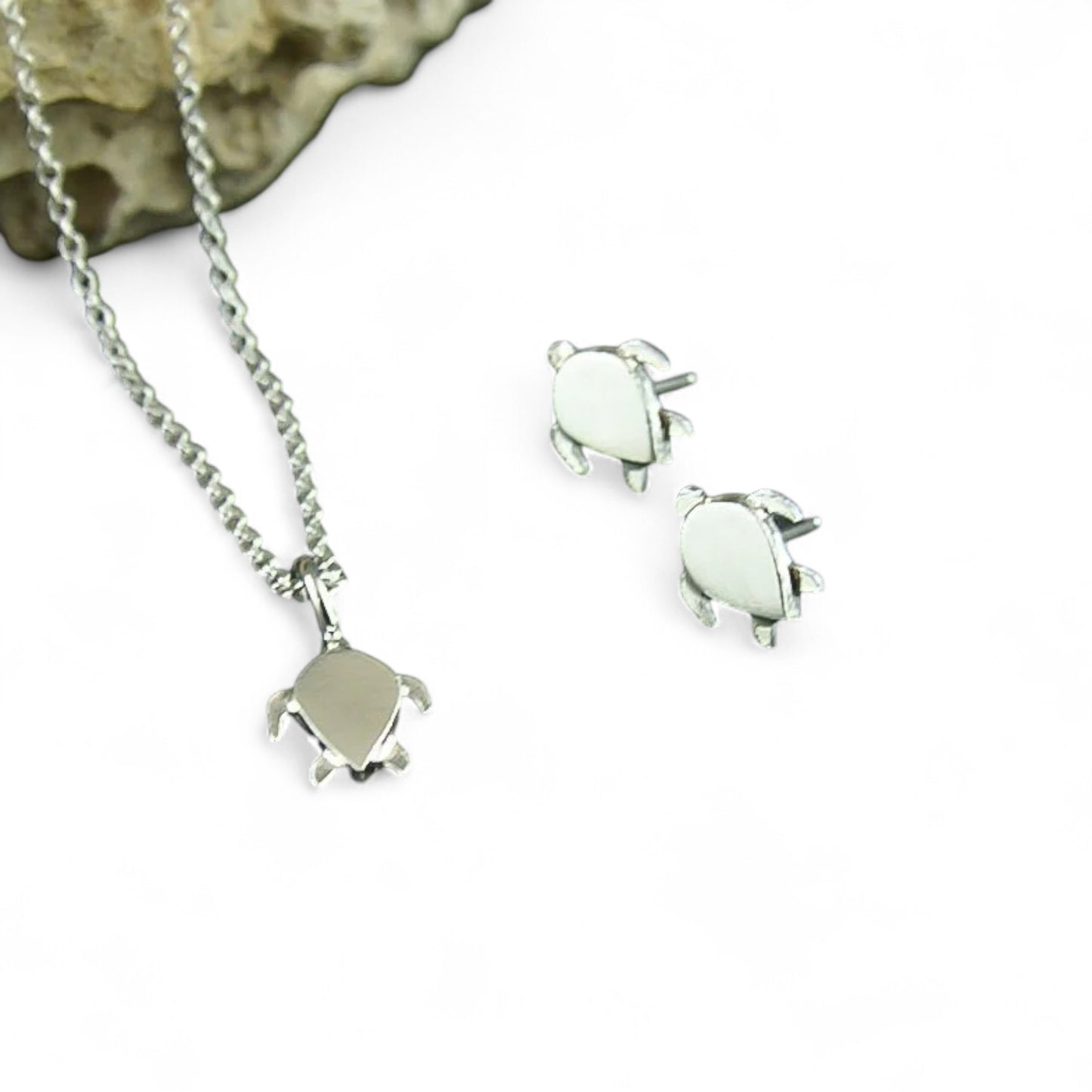 Petit pendentif tortue en argent sterling par Sonia Imbeault