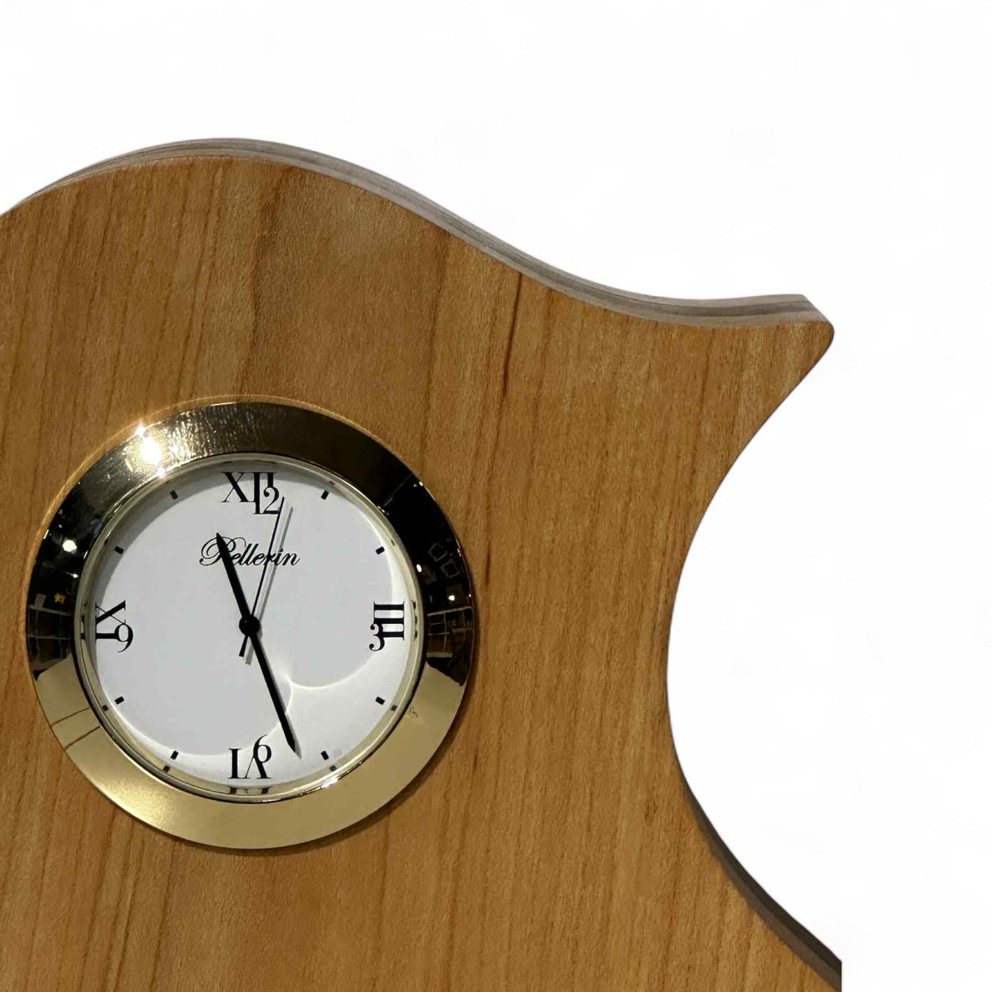 Horloge en bois massif par Karine Pellerin