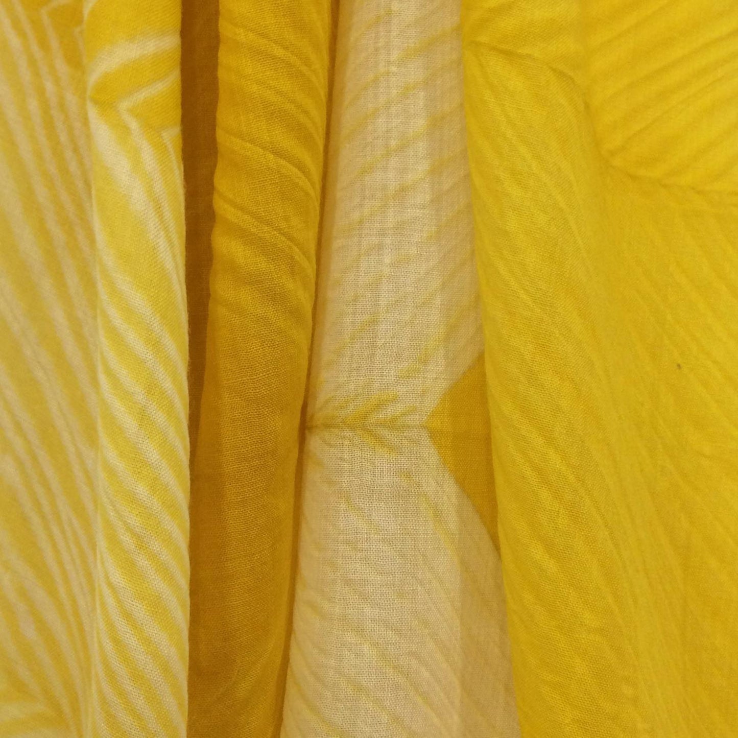 Foulard jaune – Verge d’or du Canada par Farbensens