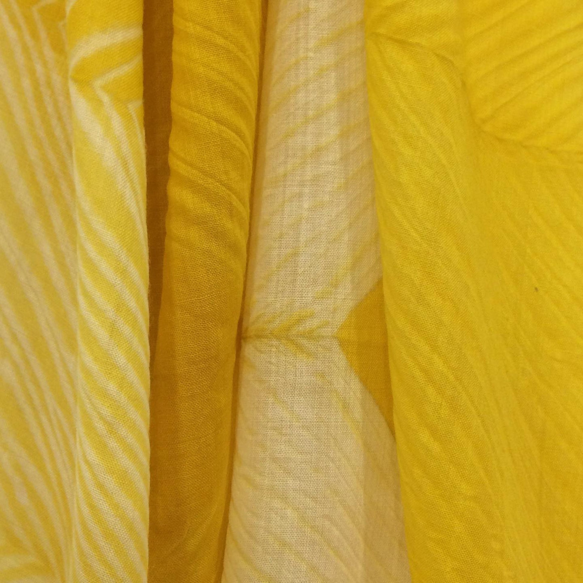 Foulard jaune – Verge d’or du Canada par Farbensens
