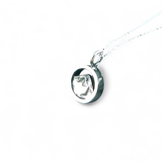 Petit pendentif montagne en argent sterling par Sonia Imbeault