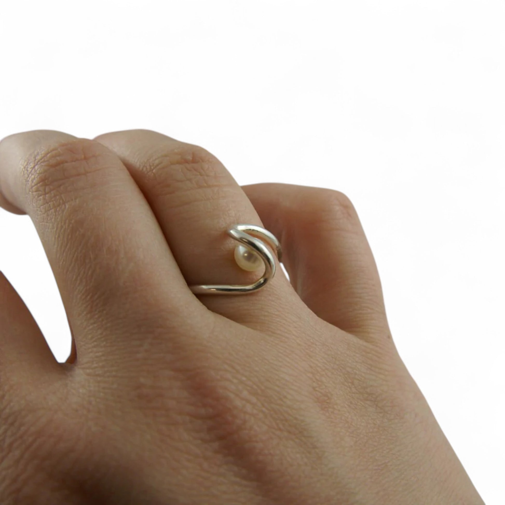Bague perle cachée femme argent 925 par Sonia Imbeault