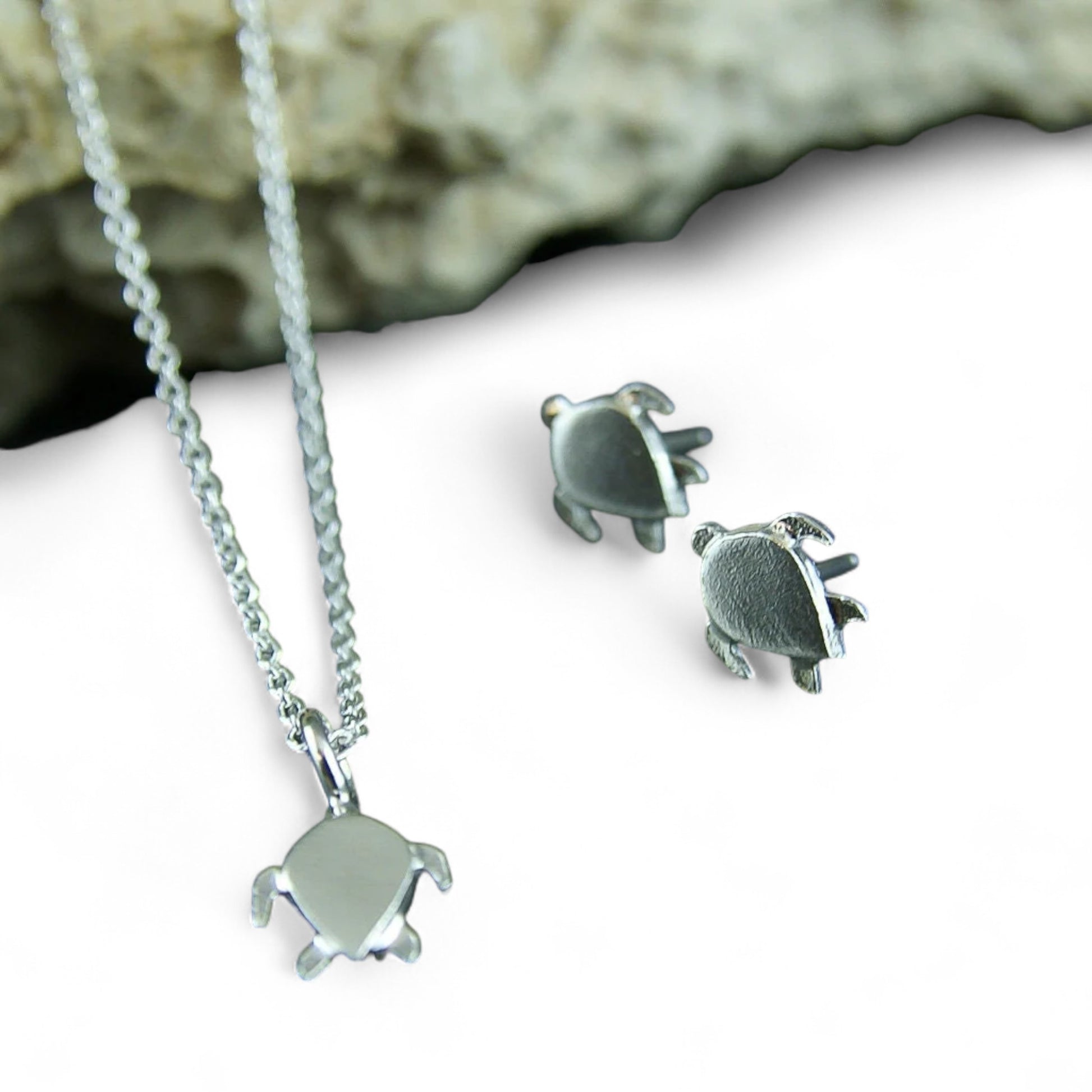 Petit pendentif tortue en argent sterling par Sonia Imbeault